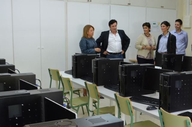 Educación pone en marcha una nueva aula abierta en el IES Poeta Julián Andúgar de Santomera
