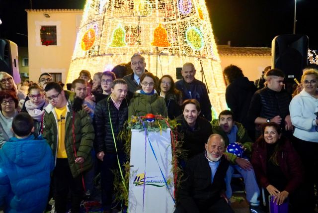Santomera da la bienvenida a la Navidad con el encendido del alumbrado y del Árbol