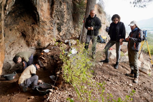 El Abrigo de La Capilla revela vestigios de hace 30.000 a&ntilde;os de los primeros pobladores de Santomera