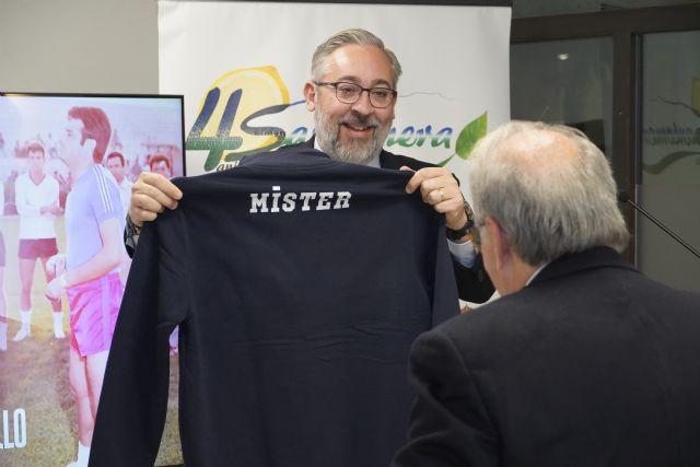El ex entrenador santomerano Vicente Carlos Campillo recibirá la Medalla de Oro del municipio