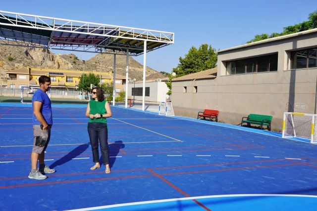 El Ayuntamiento de Santomera renueva la pista deportiva del CEIP Fuensanta Caravaca con una inversión de 40.000 Euros
