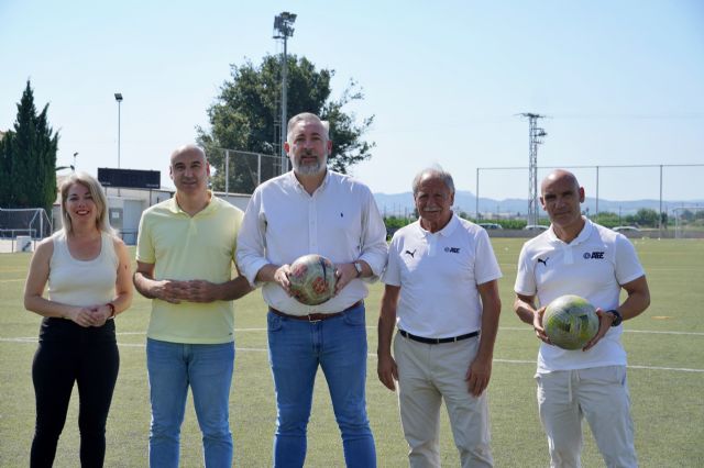 El Ayuntamiento de Santomera firma un convenio con la AFE para crear una escuela municipal de perfeccionamiento de fútbol