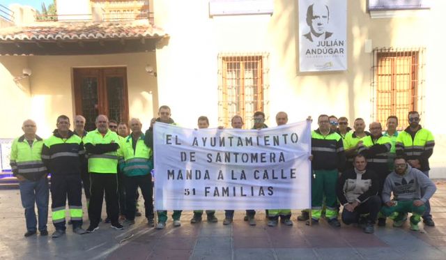 Los trabajadores de ARIMESA se movilizan frente al Ayuntamiento de Santomera porque la alcaldesa socialista pretende el cierre forzoso de la empresa cuando se está tramitando la licencia de actividad definitiva