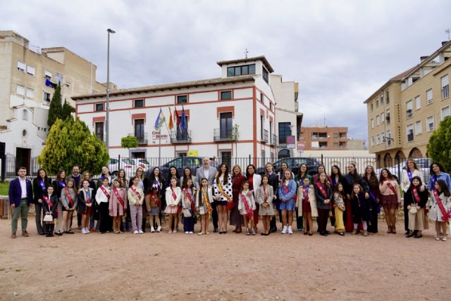 Las damas de las Fiestas de Mayo de Alcantarilla visitan Santomera en una jornada de convivencia