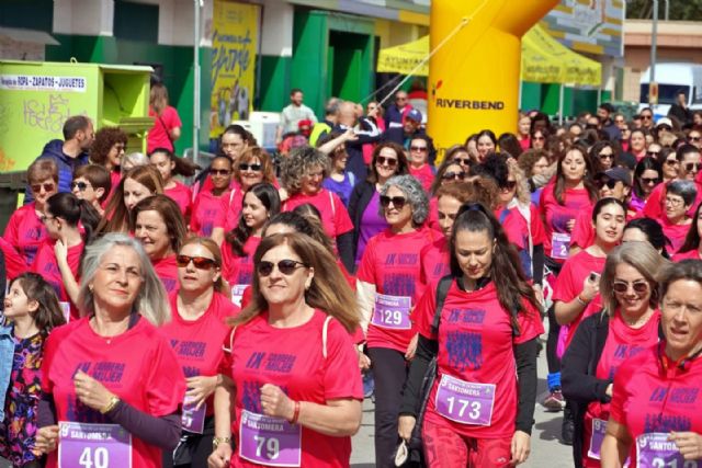 La IX Carrera de la Mujer de Santomera congrega a más de 400 participantes