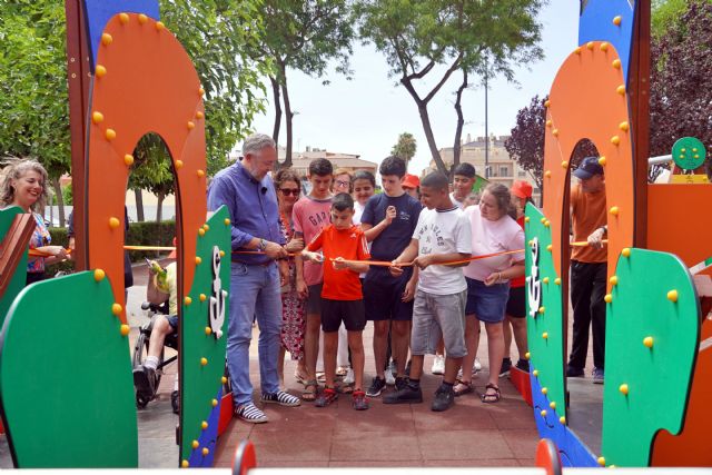 Santomera inaugura su primer parque infantil inclusivo para fomentar el juego compartido y sin barreras