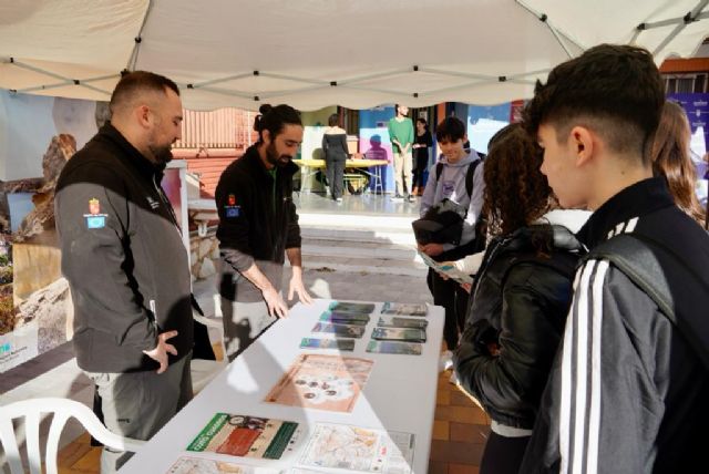 El IES Poeta Julián Andúgar celebra las jornadas 'InFórmate', para orientar al alumnado sobre recursos juveniles y salidas profesionales