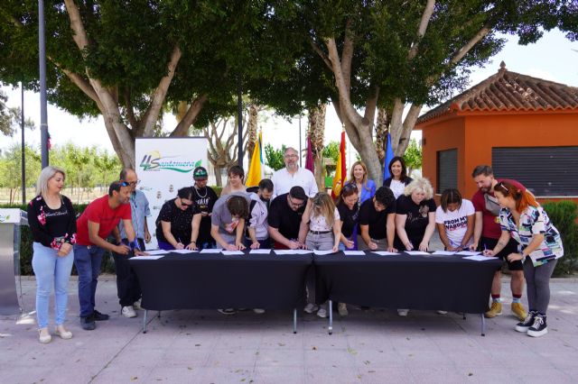 15 personas en desempleo de Santomera participan en las labores de acondicionamiento de un gran espacio verde en El Síscar