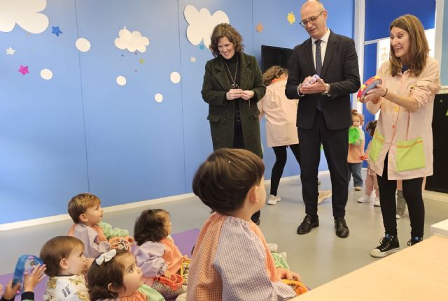 El consejero de Educación visita la Escuela Infantil Municipal 'Infanta Elena' de Santomera