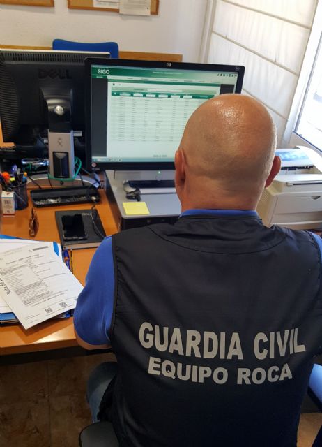 La Guardia Civil detiene a dos personas por estafar a un agricultor de Santomera