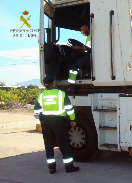 La Guardia Civil detiene a un camionero que superaba cinco veces la tasa de alcoholemia