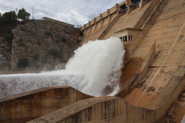 La CHS finaliza los trabajos de rehabilitación de la Toma intermedia de la presa de Santomera