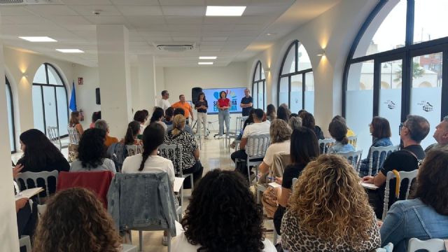 Santomera impulsa un proyecto pionero de Inteligencia Emocional en toda su comunidad educativa Santomera impulsa un proyecto pionero de Inteligencia Emocional en toda su comunidad educativa
