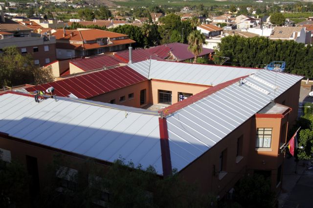 Concluye la instalación de los tejados del colegio Nuestra Señora del Rosario